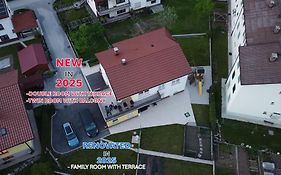 Apartment And Room Anica